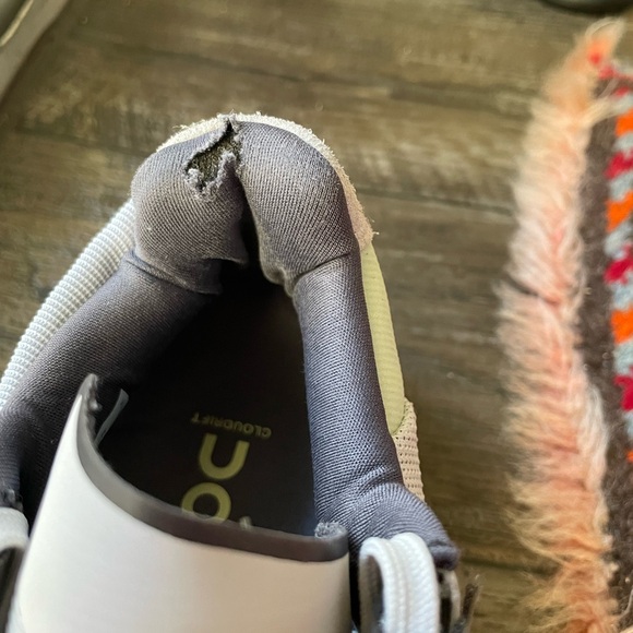 Size 7 On Cloudrift tennis shoes - Picture 4 of 7